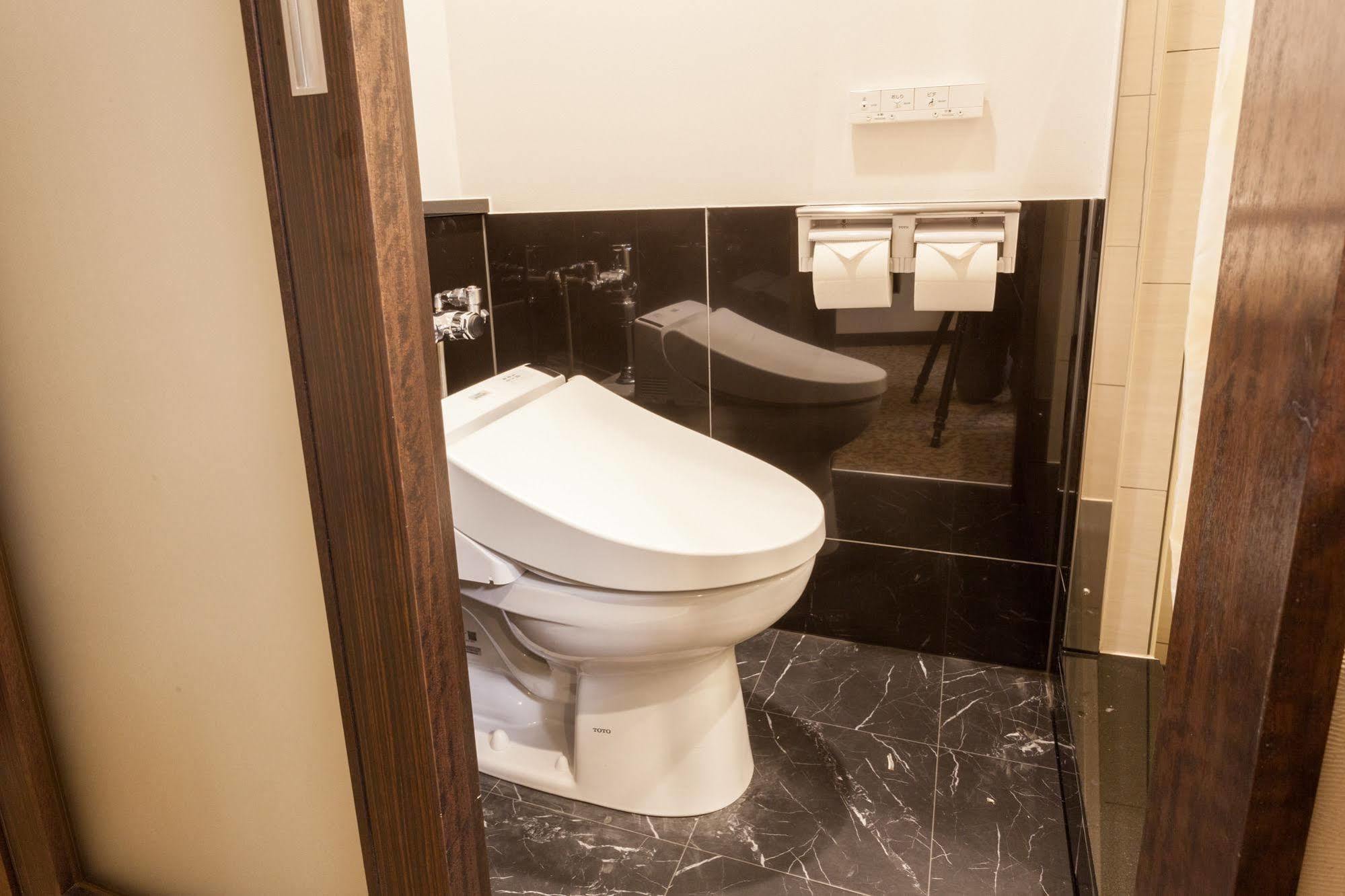 Kariyushi LCH. Premium Hotel Naha Bagian luar foto