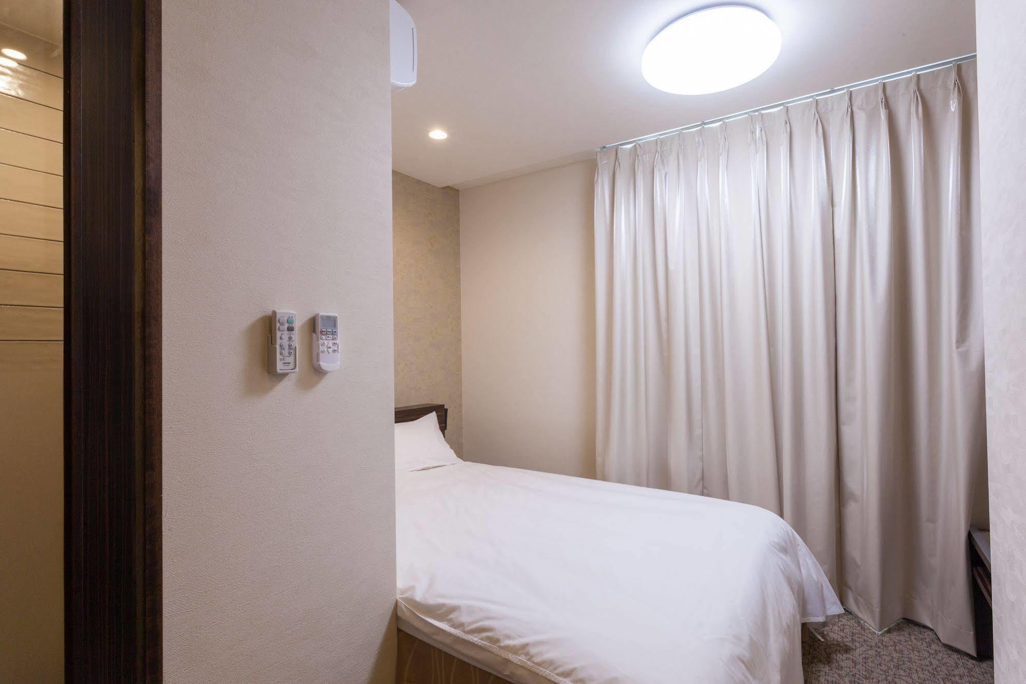 Kariyushi LCH. Premium Hotel Naha Bagian luar foto