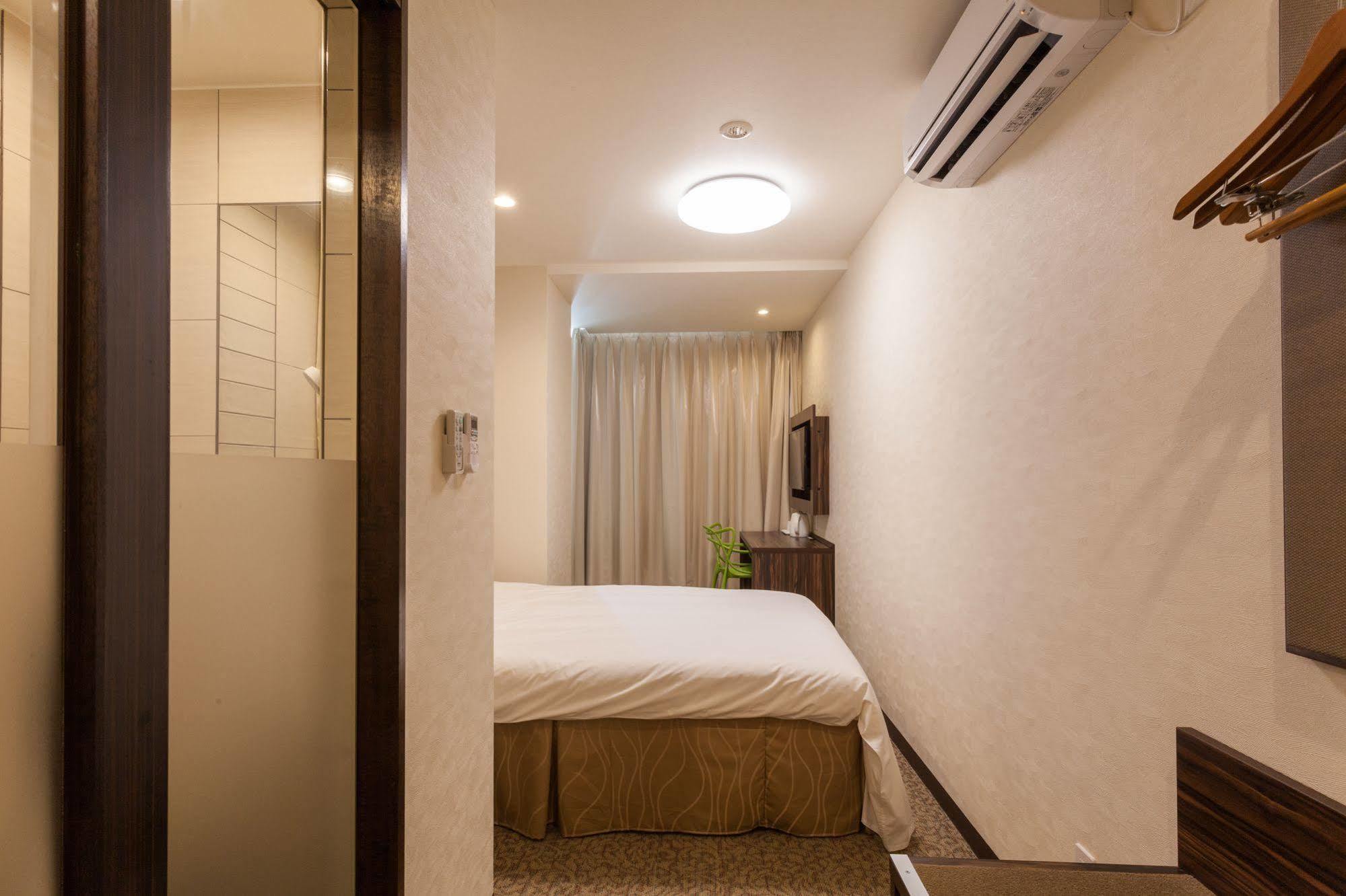 Kariyushi LCH. Premium Hotel Naha Bagian luar foto